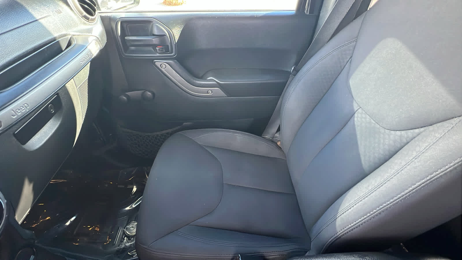 Thumbnail: 2018 Jeep Wrangler - 12