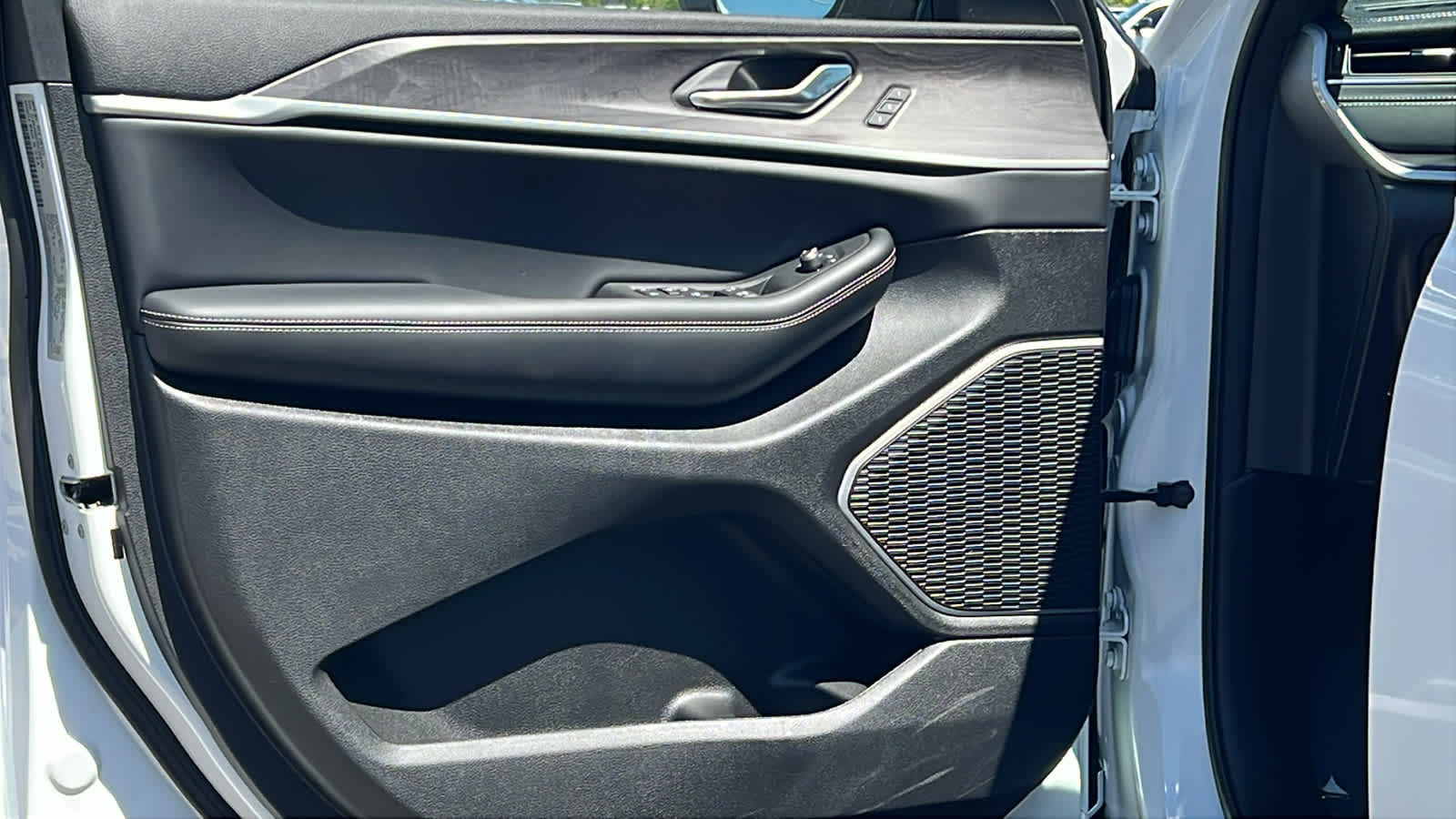 Thumbnail: 2025 Jeep Grand Cherokee - 23