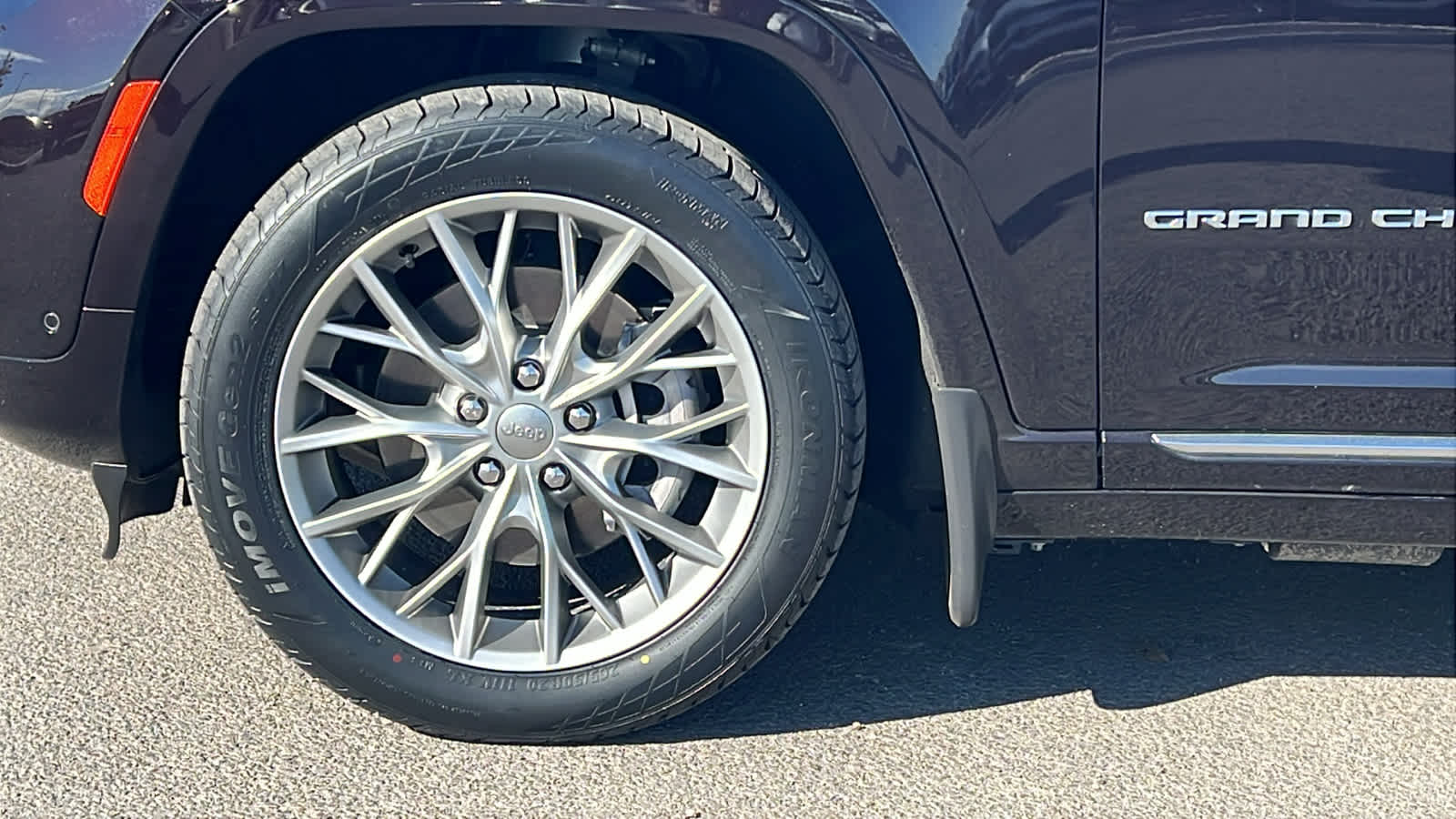 Thumbnail: 2022 Jeep Grand Cherokee - 9