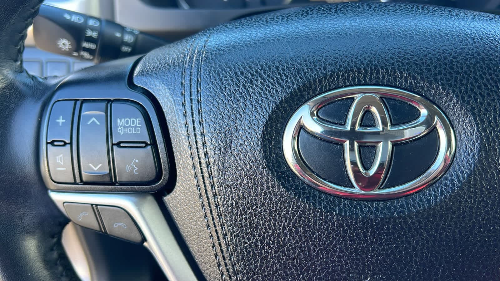 Thumbnail: 2019 Toyota Highlander - 19