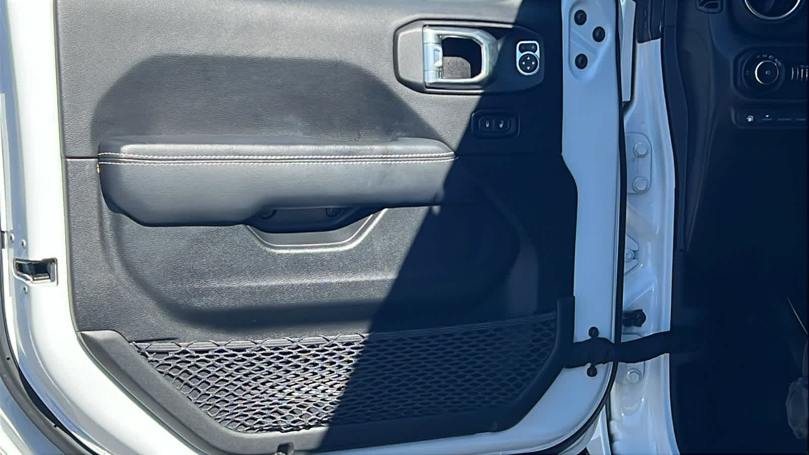 Thumbnail: 2022 Jeep Wrangler - 23