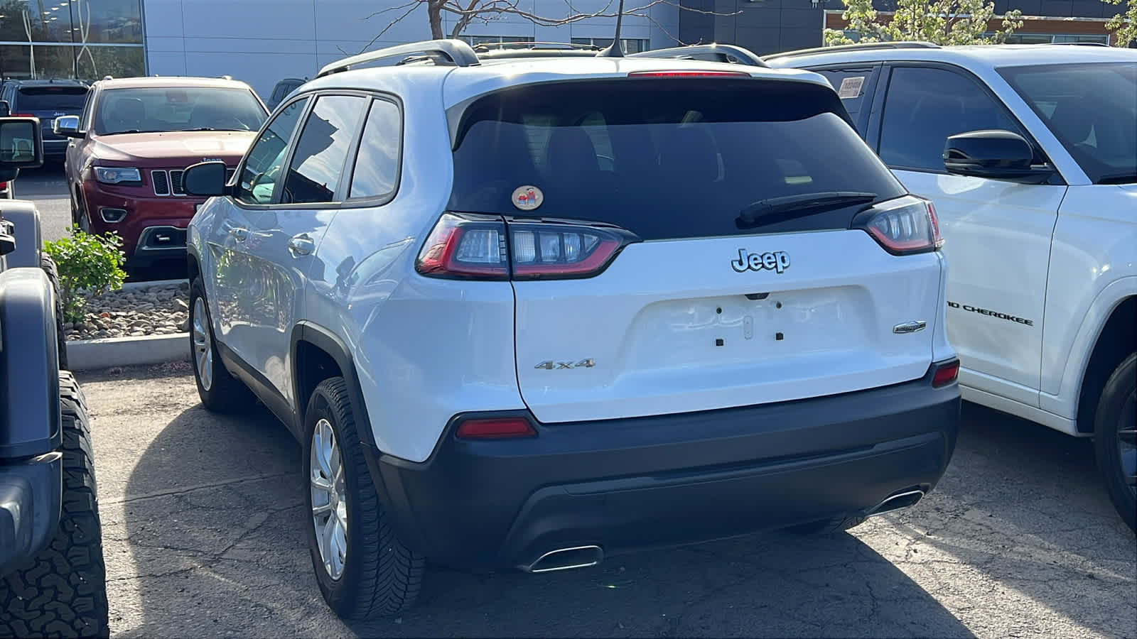 Thumbnail: 2022 Jeep Cherokee - 9