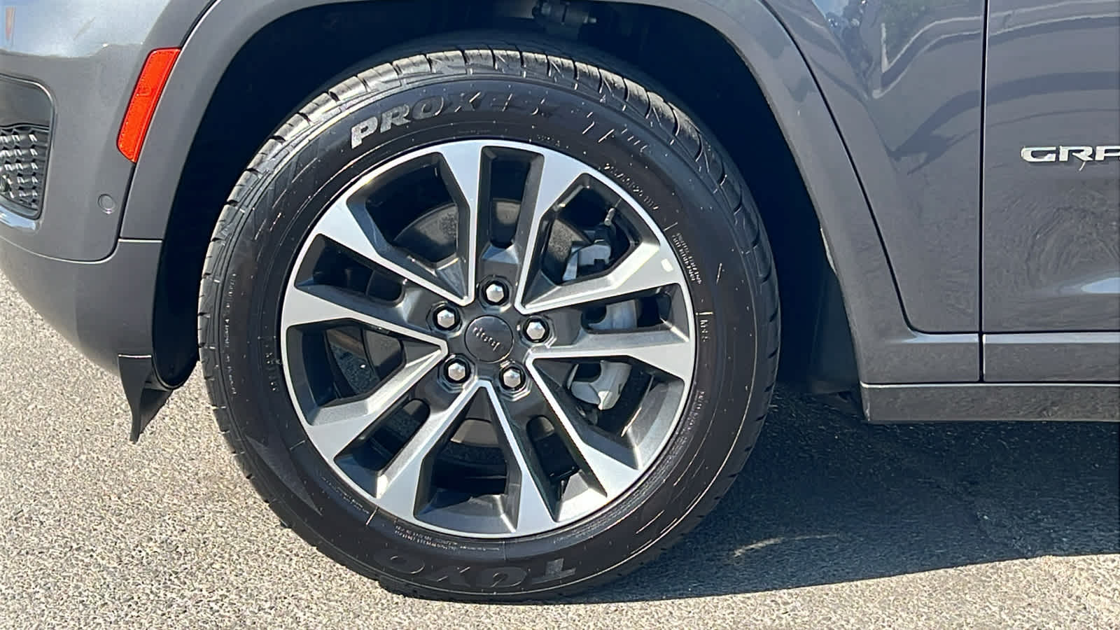 2022 Jeep Grand Cherokee Overland 9