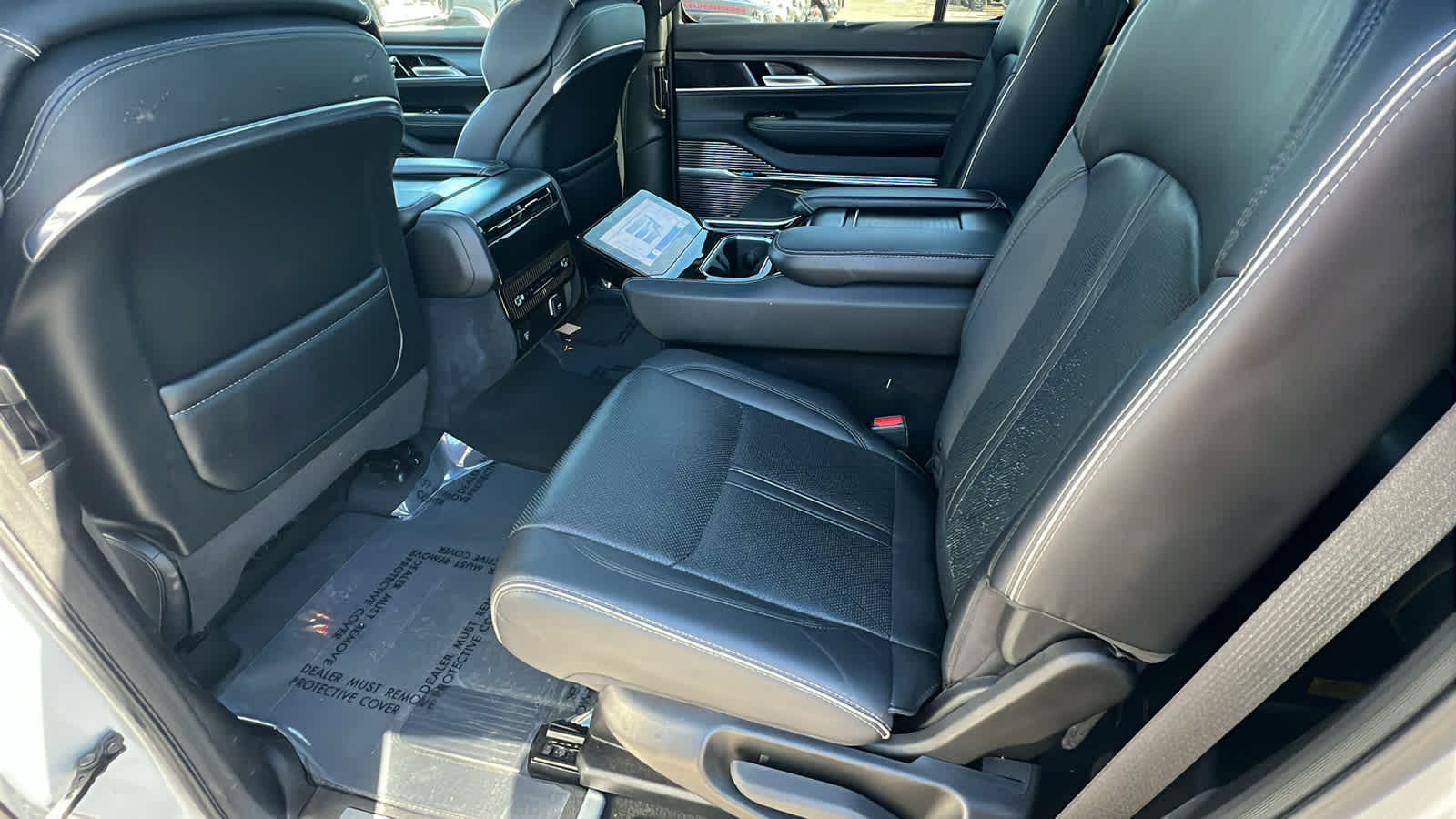 Thumbnail: 2024 Jeep Grand Wagoneer L - 24