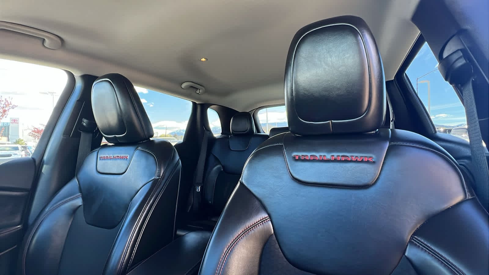 Thumbnail: 2019 Jeep Cherokee - 11