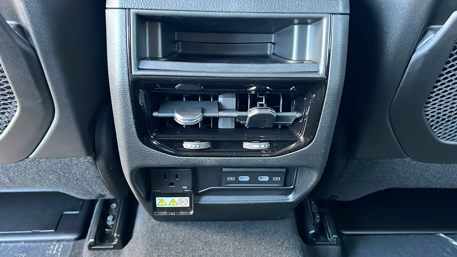 Thumbnail: 2026 Jeep Grand Cherokee - 25