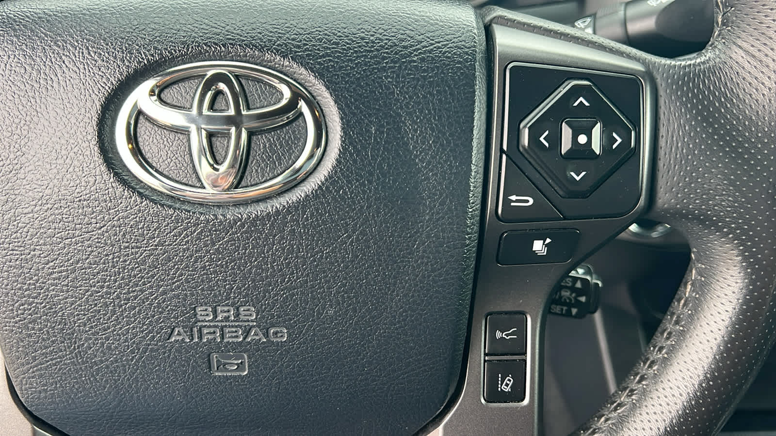 Thumbnail: 2018 Toyota Tacoma - 20