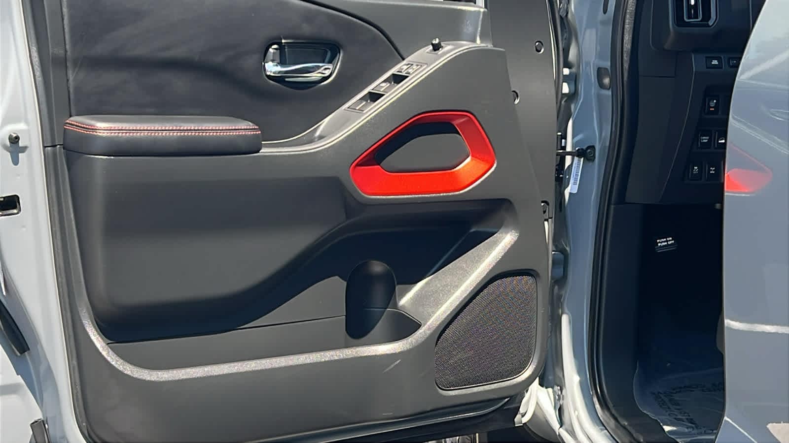 Thumbnail: 2025 Nissan Frontier - 23