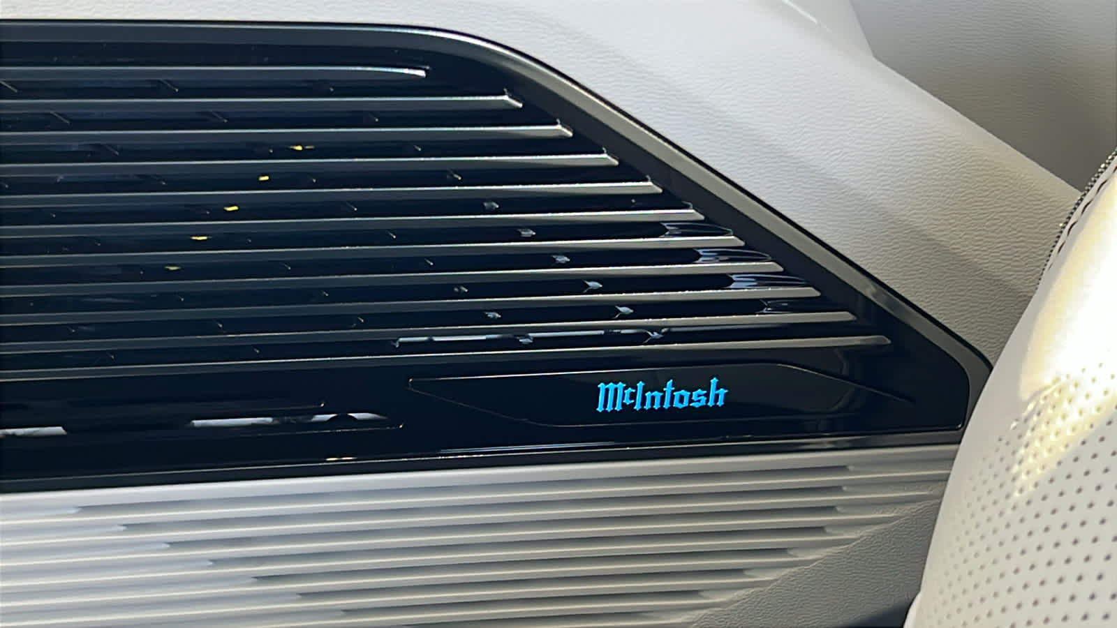 Thumbnail: 2025 Jeep Wagoneer S - 32