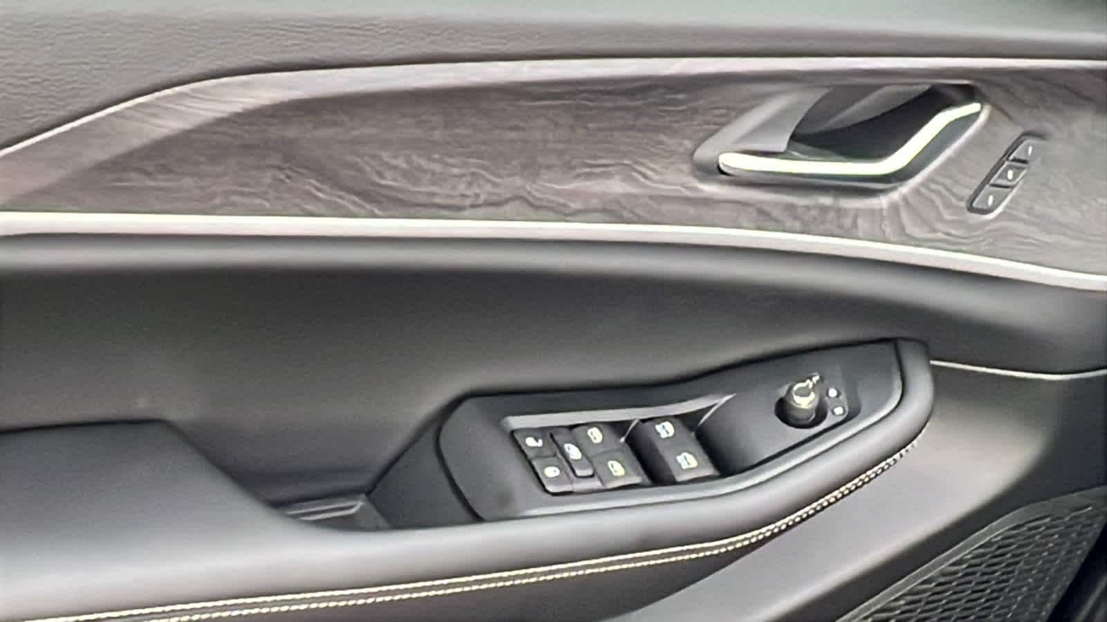 Thumbnail: 2025 Jeep Grand Cherokee - 22