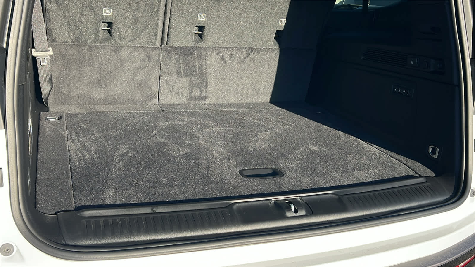 Thumbnail: 2026 Jeep Grand Wagoneer L - 27