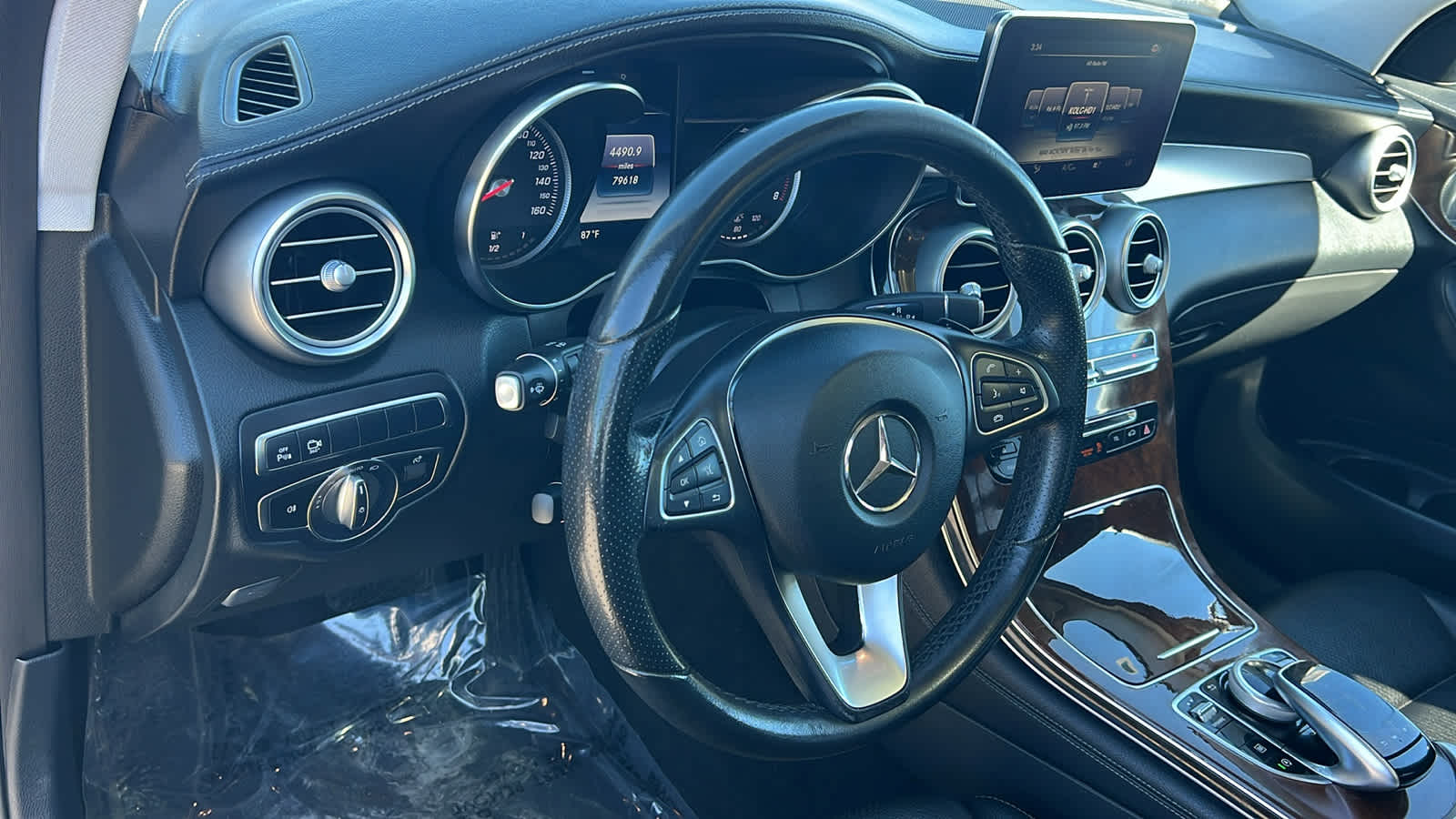 Thumbnail: 2017 Mercedes-Benz GLC - 10