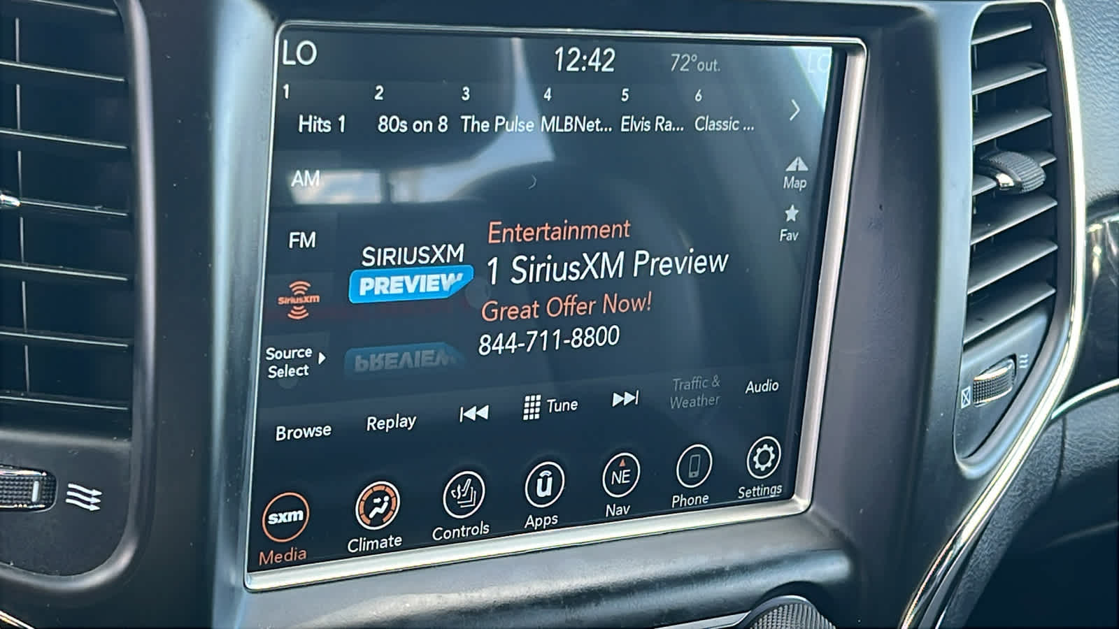 Thumbnail: 2018 Jeep Grand Cherokee - 15