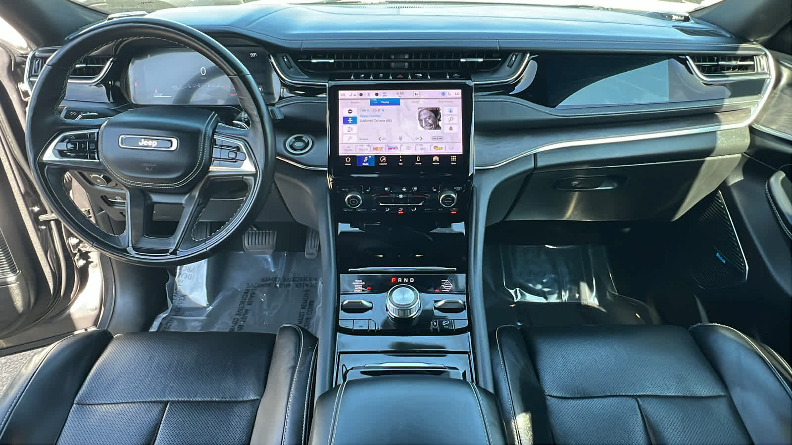 2022 Jeep Grand Cherokee Overland 26
