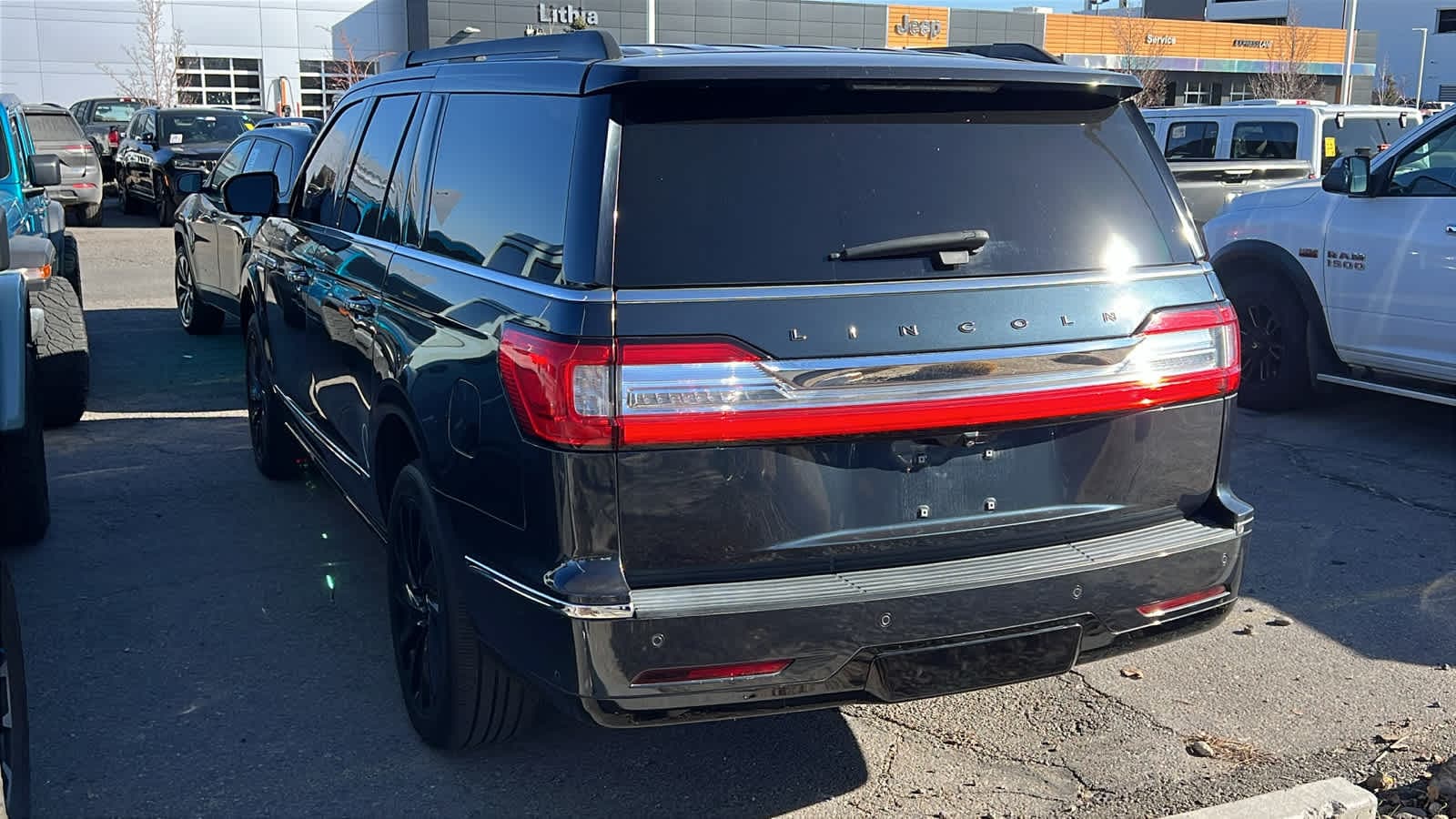 Thumbnail: 2021 Lincoln Navigator L - 4