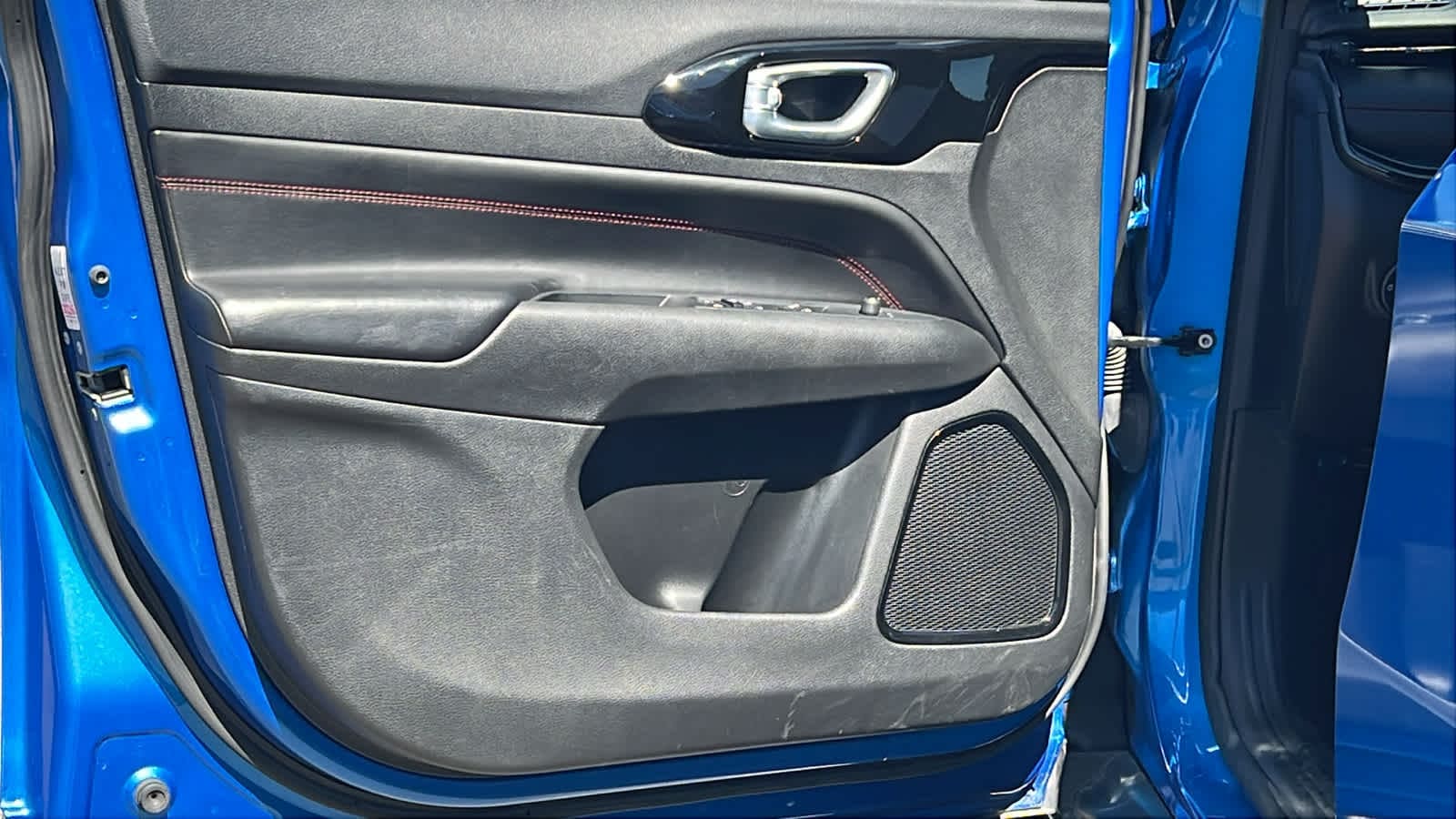 Thumbnail: 2023 Jeep Compass - 23