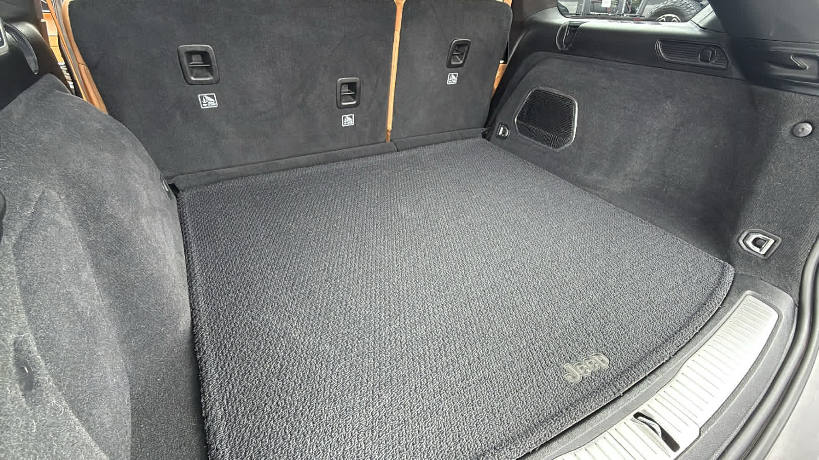 Thumbnail: 2022 Jeep Grand Cherokee - 27