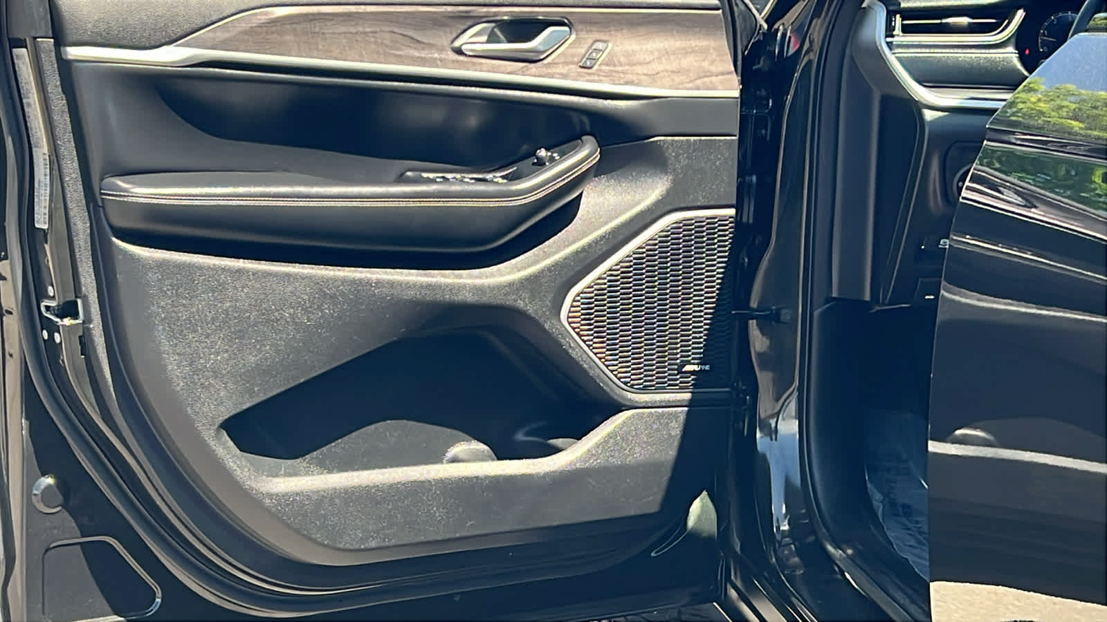 Thumbnail: 2023 Jeep Grand Cherokee - 23