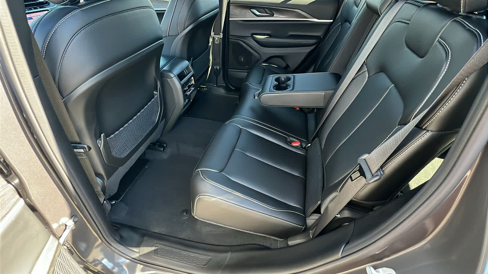 Thumbnail: 2025 Jeep Grand Cherokee - 24