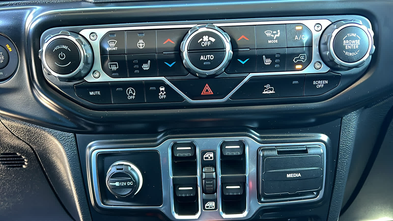 Thumbnail: 2022 Jeep Gladiator - 14