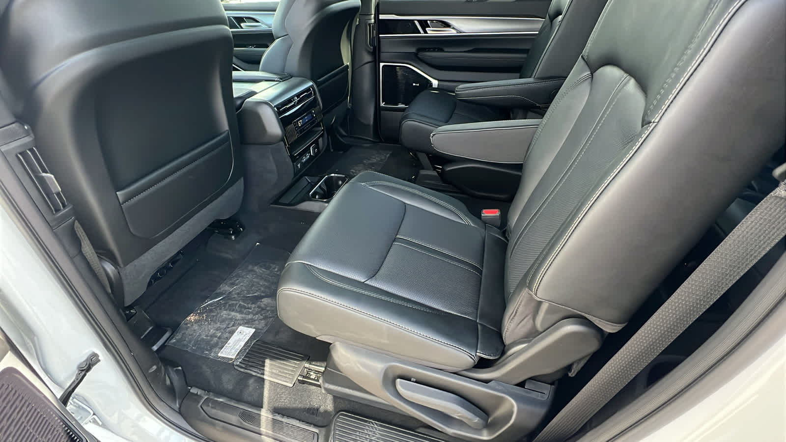 Thumbnail: 2026 Jeep Grand Wagoneer L - 24