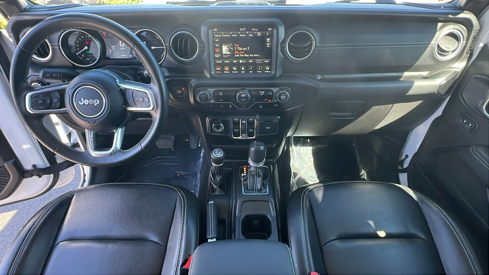 Thumbnail: 2022 Jeep Wrangler - 26