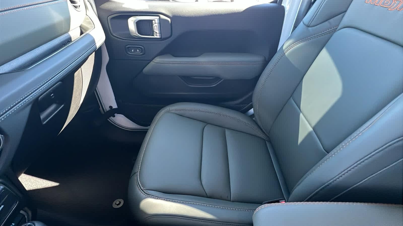 Thumbnail: 2025 Jeep Gladiator - 12