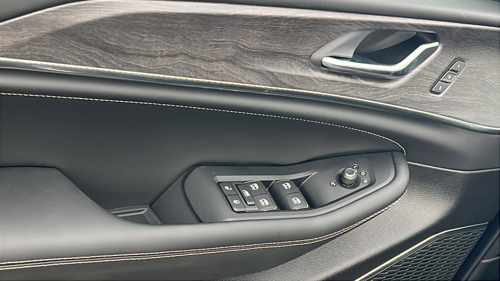 Thumbnail: 2025 Jeep Grand Cherokee L - 22