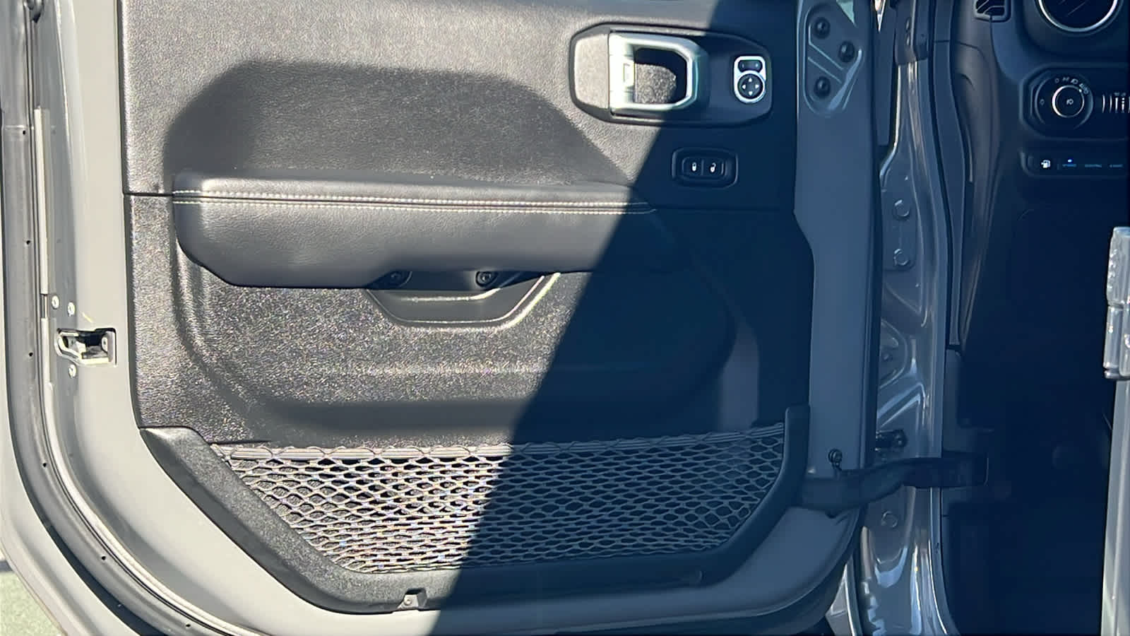 Thumbnail: 2021 Jeep Wrangler - 23