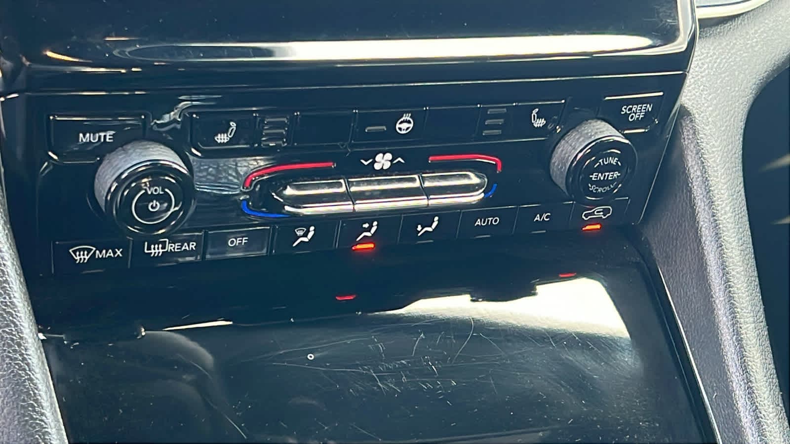 Thumbnail: 2023 Jeep Grand Cherokee - 14