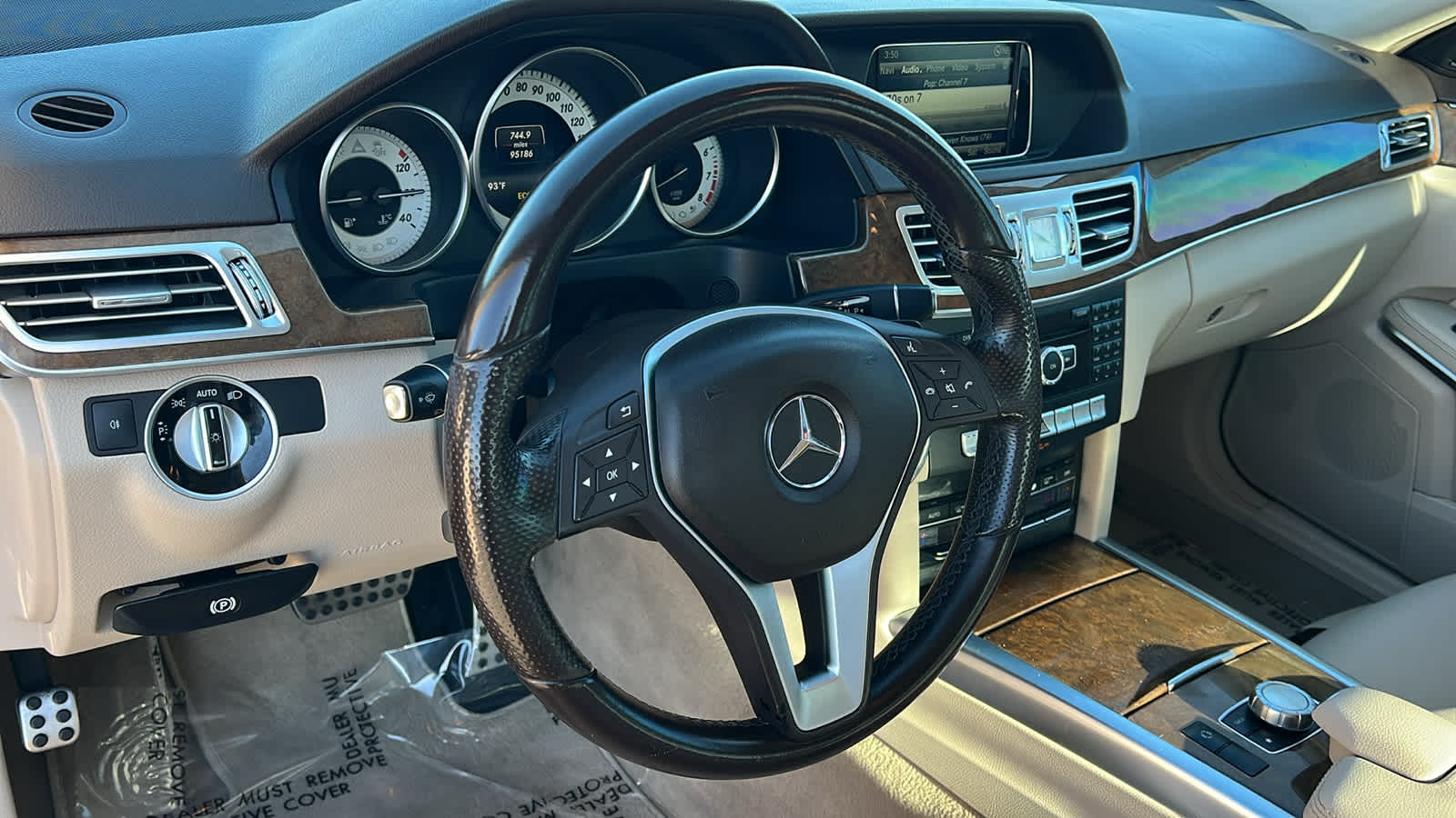 Thumbnail: 2014 Mercedes-Benz E-Class - 10