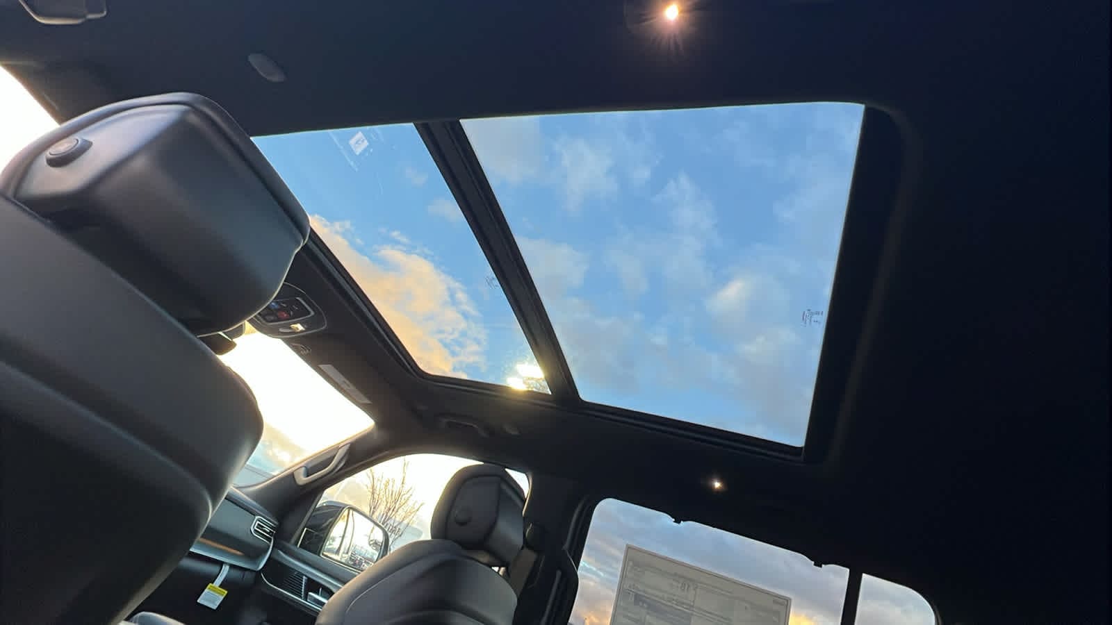 Thumbnail: 2026 Jeep Grand Wagoneer L - 32