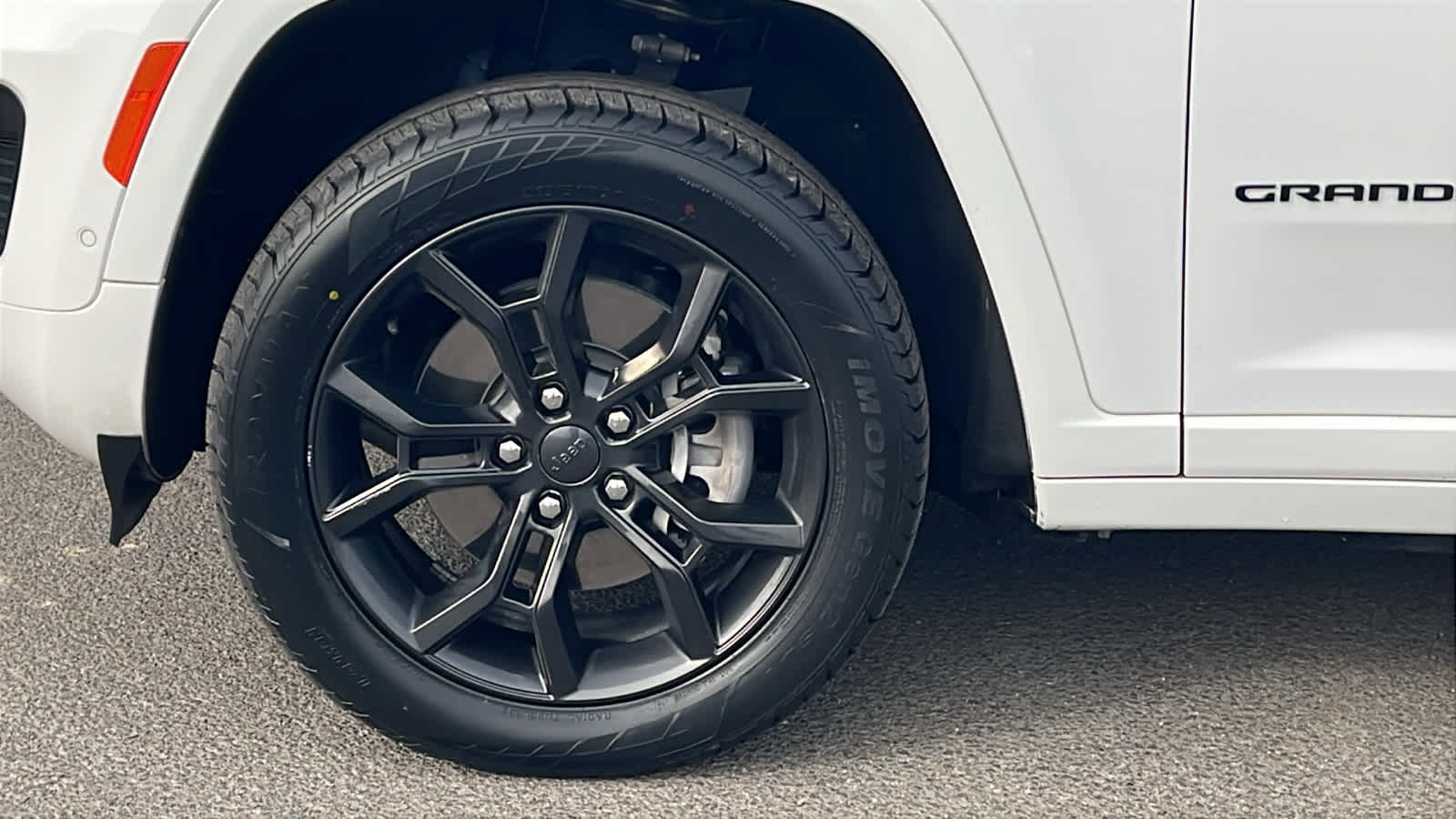 Thumbnail: 2023 Jeep Grand Cherokee - 9