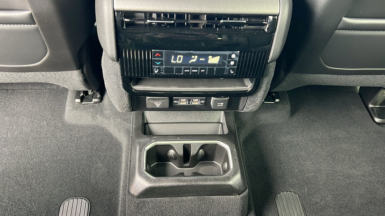 Thumbnail: 2026 Jeep Grand Wagoneer - 25