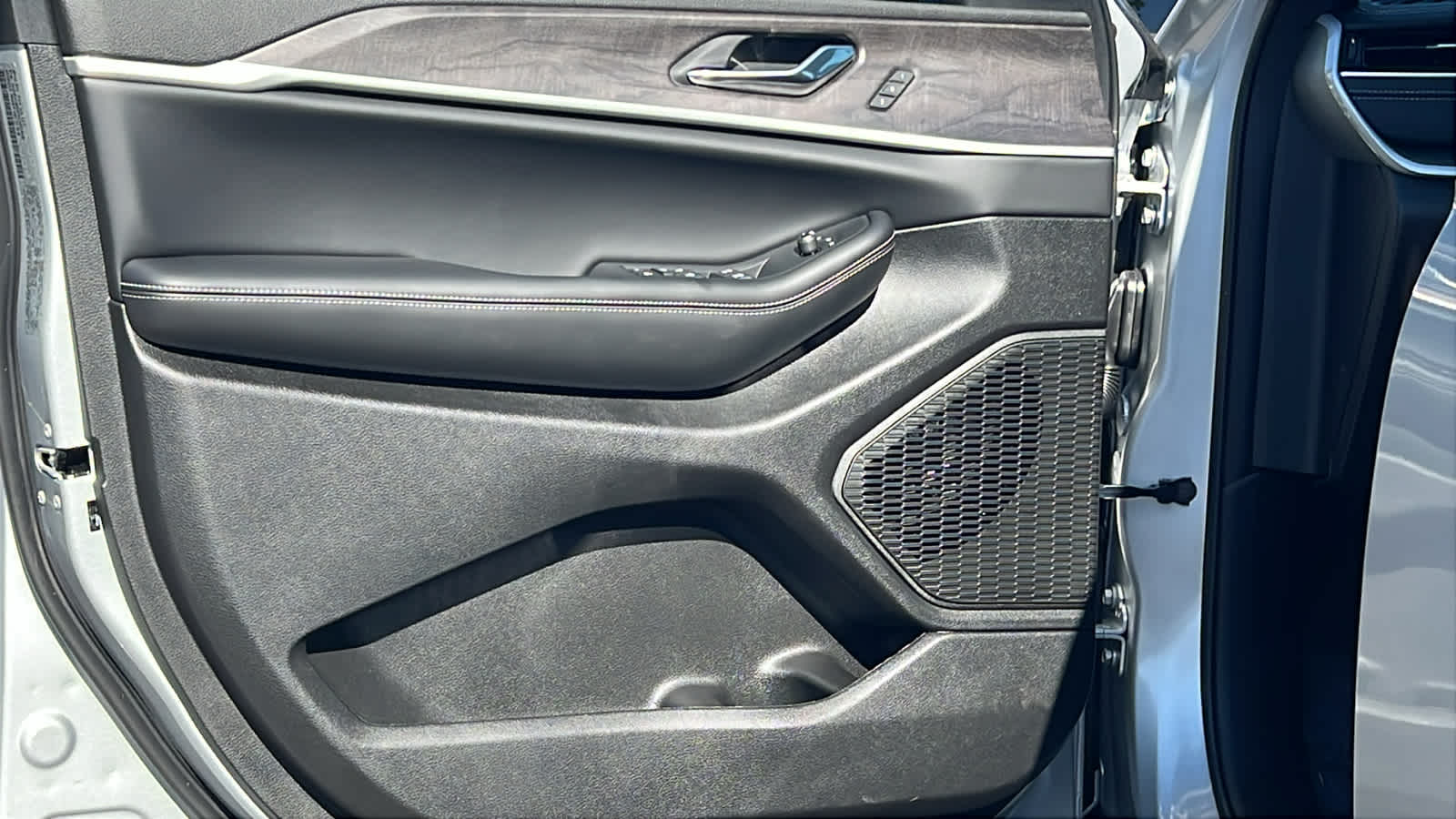 Thumbnail: 2025 Jeep Grand Cherokee - 23