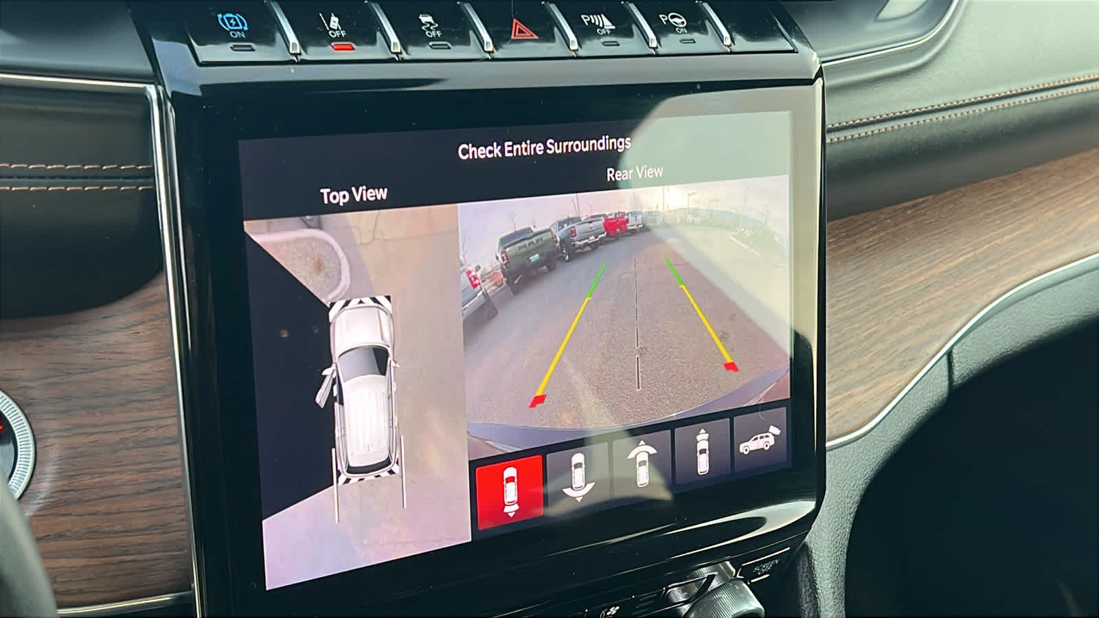 Thumbnail: 2022 Jeep Grand Cherokee - 16