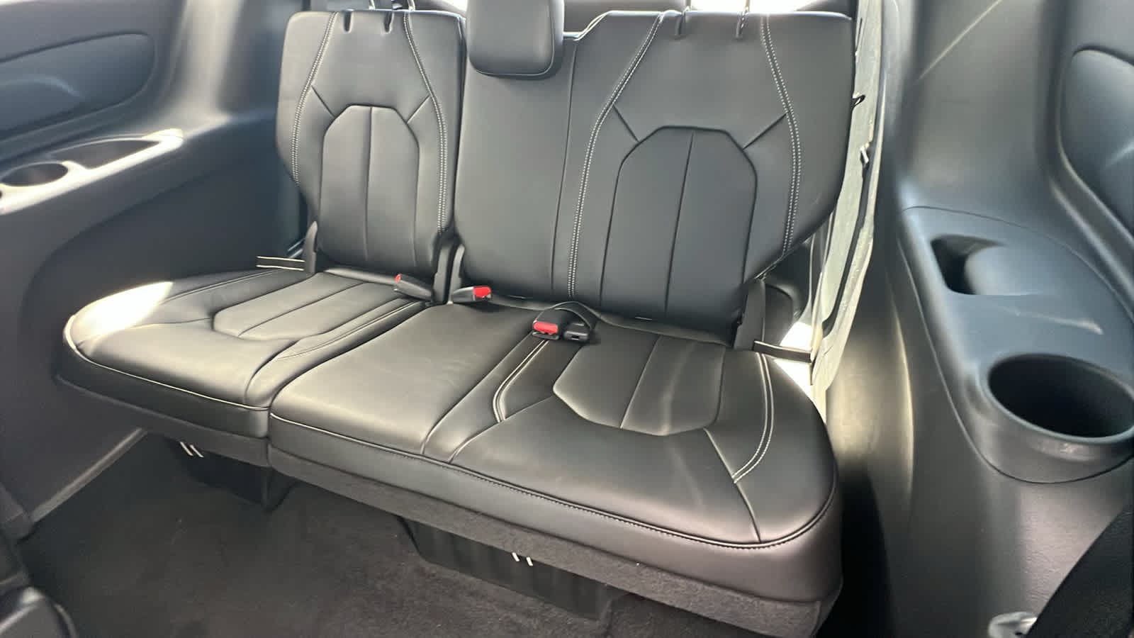 Thumbnail: 2026 Chrysler Pacifica - 31