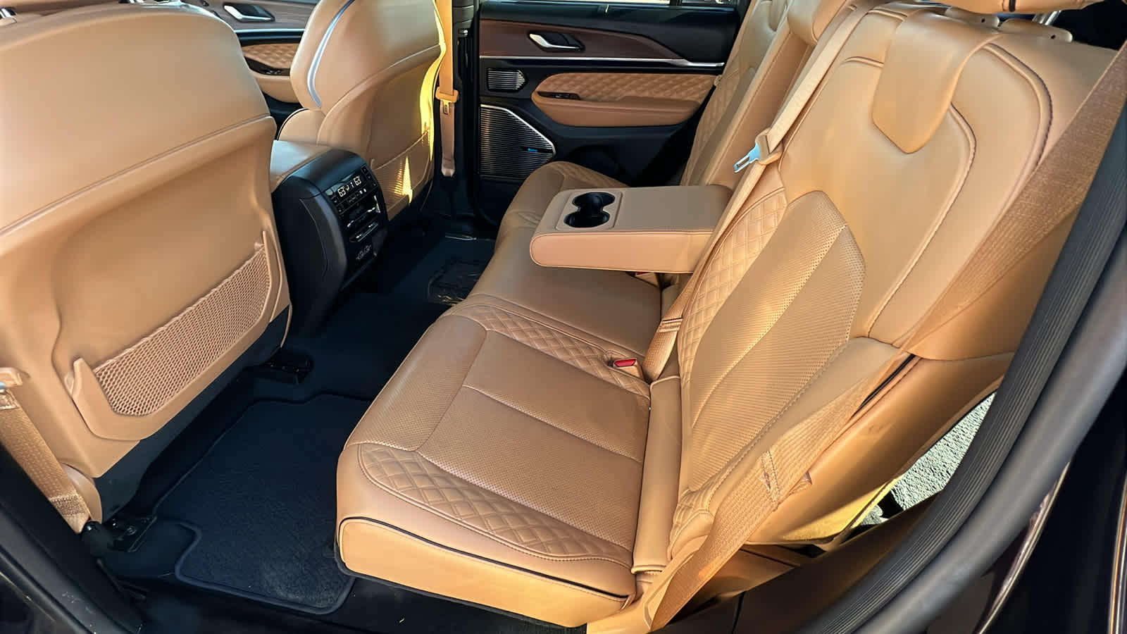 Thumbnail: 2022 Jeep Grand Cherokee - 24