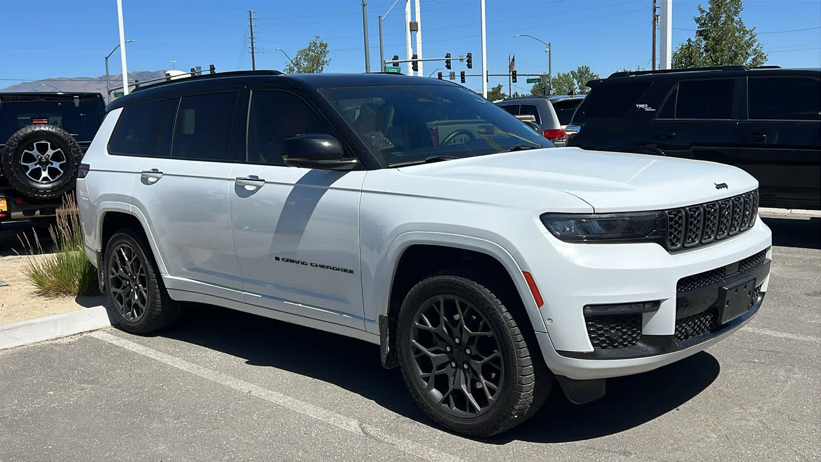 Thumbnail: 2023 Jeep Grand Cherokee - 3