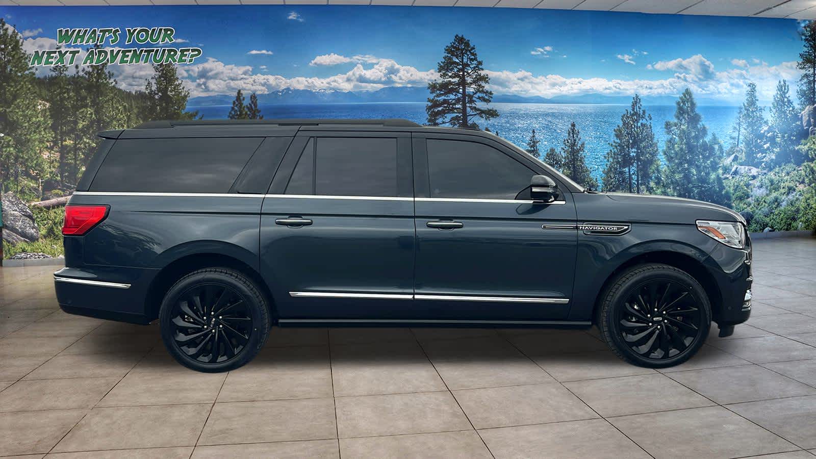 Thumbnail: 2021 Lincoln Navigator L - 4