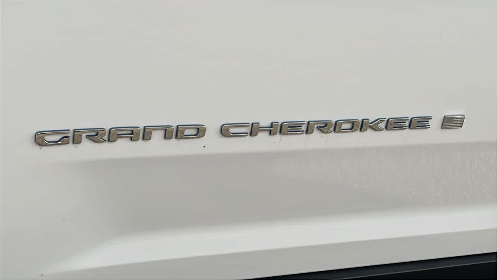 Thumbnail: 2022 Jeep Grand Cherokee - 28