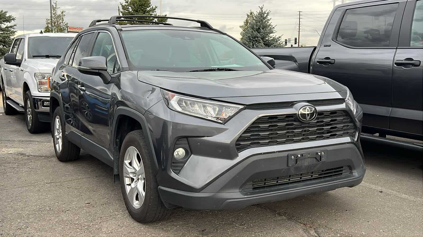 2020 Toyota RAV4 XLE photo 3