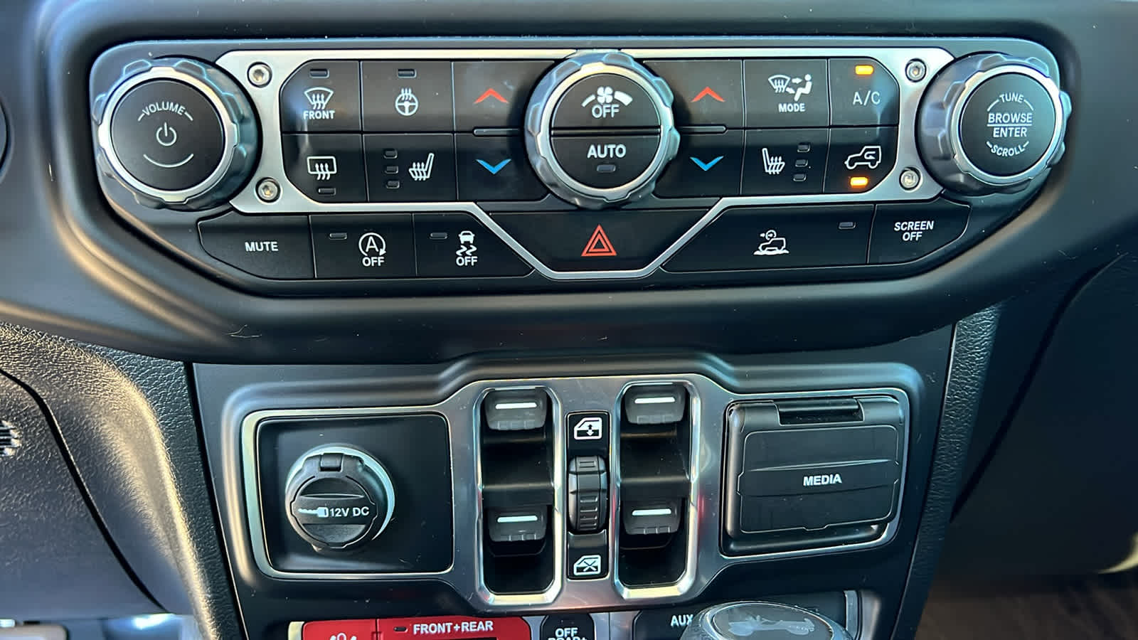 Thumbnail: 2021 Jeep Wrangler - 14