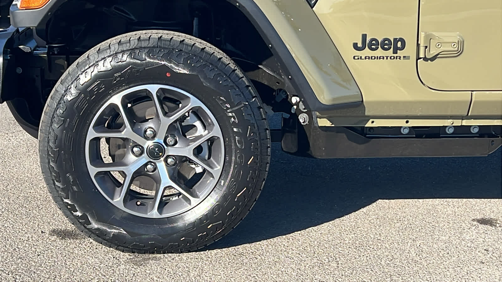 Thumbnail: 2026 Jeep Gladiator - 9