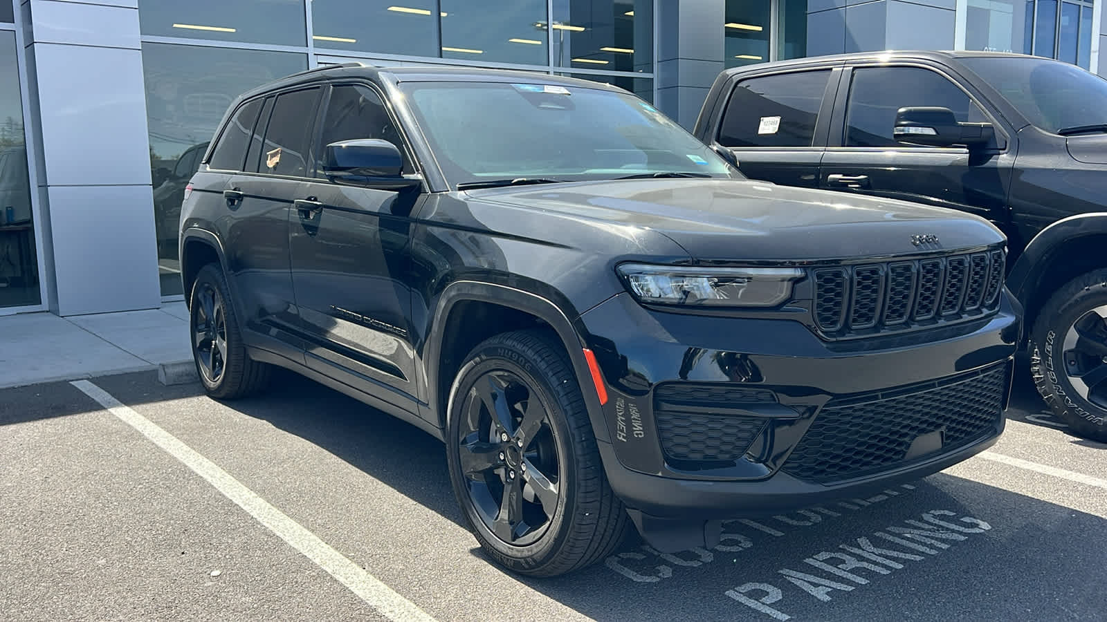 Thumbnail: 2023 Jeep Grand Cherokee - 3