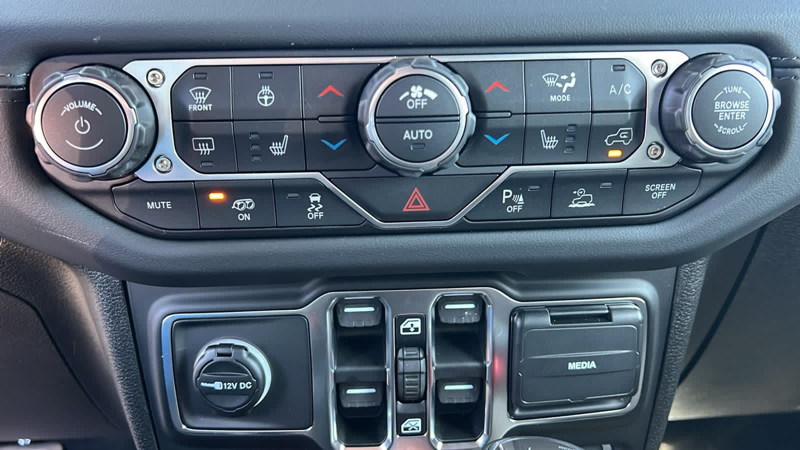 Thumbnail: 2026 Jeep Wrangler - 14