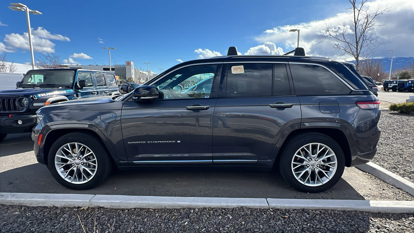 Thumbnail: 2022 Jeep Grand Cherokee - 8