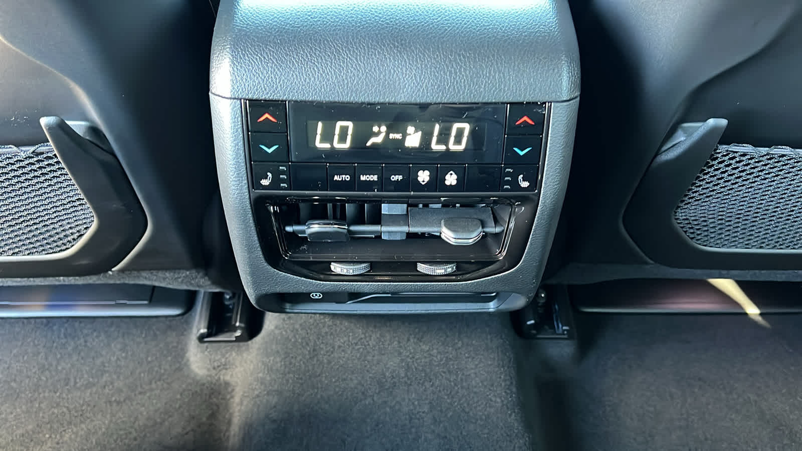 Thumbnail: 2025 Jeep Grand Cherokee - 25