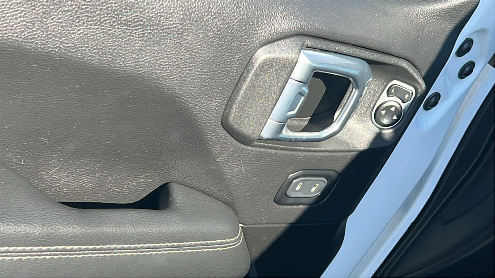 Thumbnail: 2023 Jeep Wrangler - 21