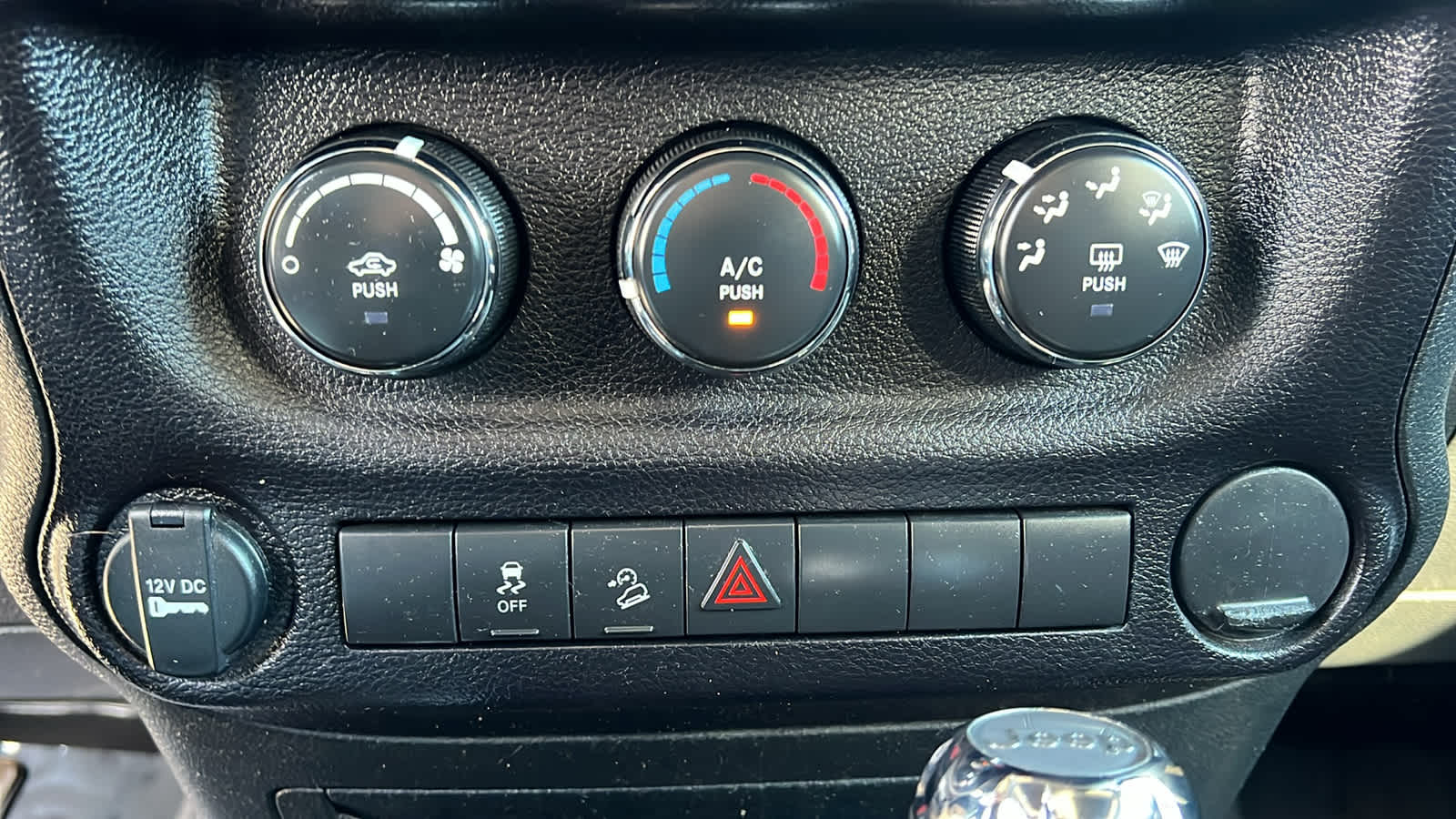 Thumbnail: 2018 Jeep Wrangler - 14